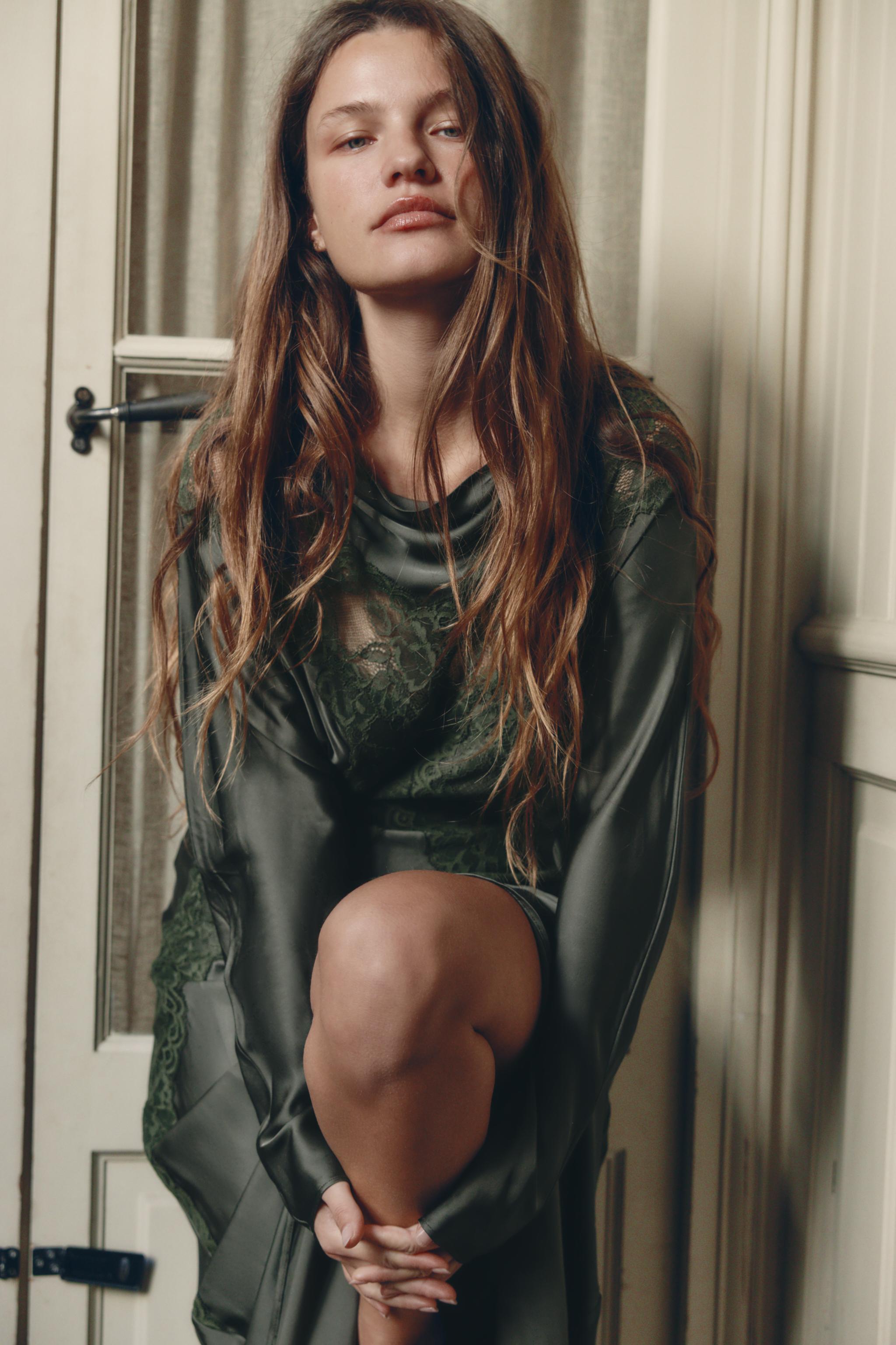 BATWING SLEEVE SATIN LACE DRESS